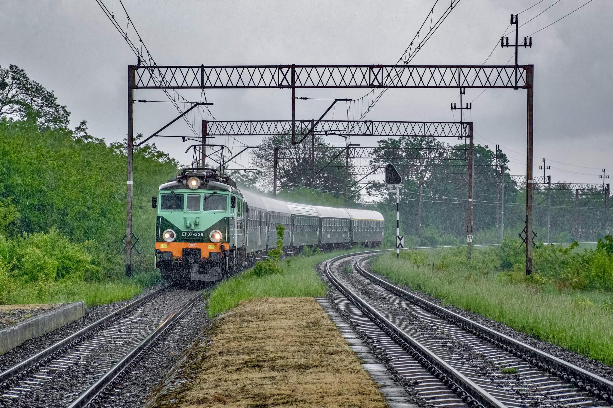 Discovery splash banner for Miłośnicy Polskiej Kolei 🚂 Discord server